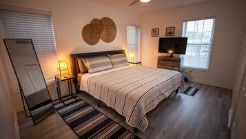 3 bedrooms, desk, iron/ironing board, free WiFi