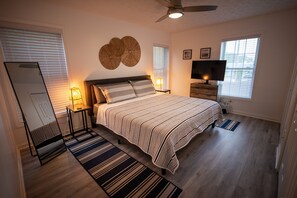 3 bedrooms, desk, iron/ironing board, free WiFi