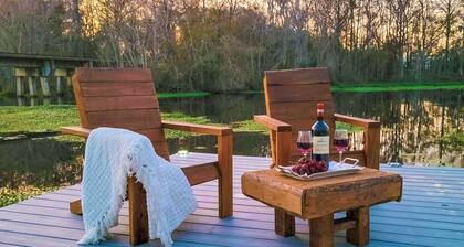 The Kayakers Retreat, Waterfront,King Bed w/Waterviews, Kayaks & bikes Included