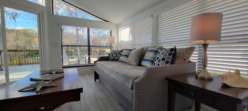  The Kayakers Retreat, Waterfront,King Bed w/Waterviews, Kayaks & bikes Included