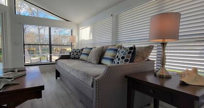 The Kayakers Retreat, Waterfront,King Bed w/Waterviews, Kayaks & bikes Included