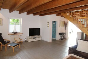 Fernseher, Kamin, DVD-Player, Stereoanlage