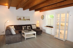 TV, fireplace, DVD player, stereo