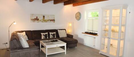 Fernseher, Kamin, DVD-Player, Stereoanlage