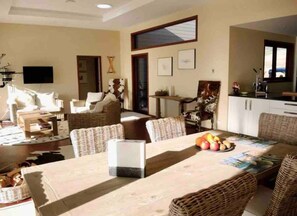 Dining - Luxury, stylish house with spectacular seaviews (Mataikona)