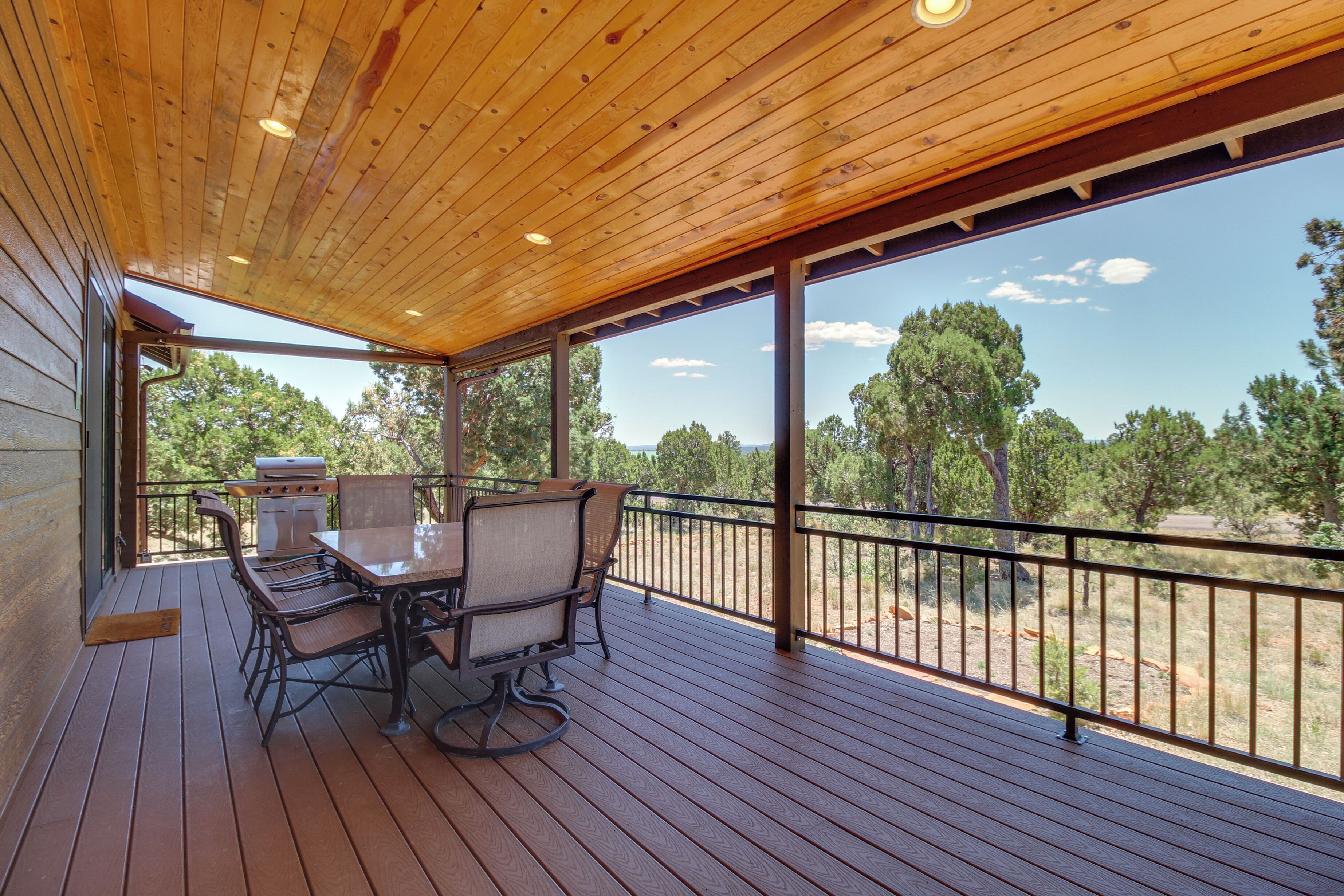 Sunlit Heber Family Cabin w/ Deck & Mtn Views