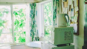 A room with a window, a table, a microwave, and a refrigerator. - Home WIFI & Compact & Tranquil Apt with LOFT! (杉並区)