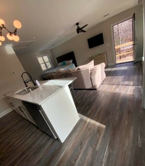 Room - Cozy lake studio (Hot springs)