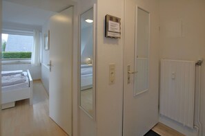 1 habitación, tabla de planchar con plancha y wifi 