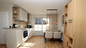 Kaffetrakter/tekoker, kjøleskap, mikrobølgeovn og ovn