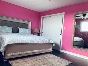 3 chambres, bureau, fer et planche à repasser, accès au Wi-Fi (inclus)