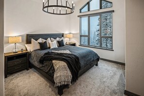 3 Schlafzimmer, Schreibtisch, Bügeleisen/Bügelbrett, kostenloses WLAN