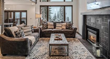 Glades Luxury! Ski in/out | Views | Hot Tub