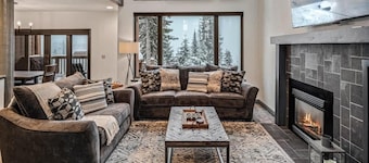 Glades Luxury! Ski in/out | Views | Hot Tub