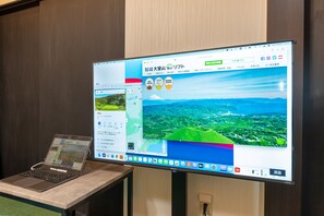 Standard House | Living area | 43-inch LCD TV with digital channels, TV - Izu Workation (Ito)