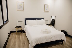 3 chambres, bureau, fer et planche à repasser, accès au Wi-Fi (inclus)