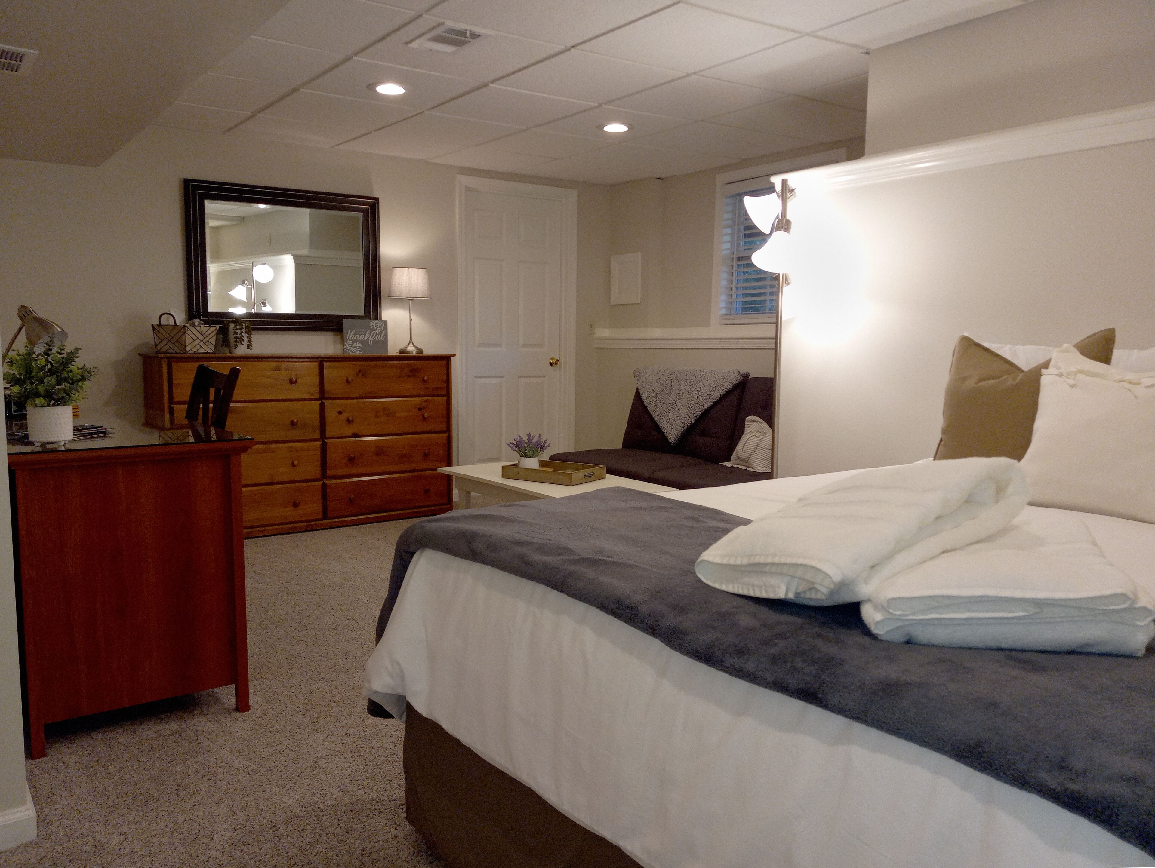 Peaceful, stylish 1 BR daylight basement apartment