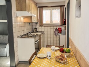 Fridge, microwave, oven, cookware/dishes/utensils