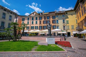 Exterior - The Cottage Garden-2 km from the lake, Roè Volciano, Italy (Roè Volciano)