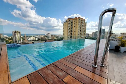 Lux Apt. in the downtown of Santo Domingo with rooftop Pool 🌴🌴