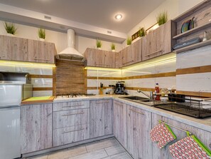 Fridge, microwave, oven, dishwasher