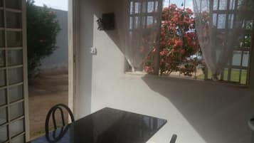 Apartemen Deluks | Dapur pribadi | Lemari es, microwave, oven, dan blender