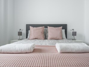 3 chambres, fer et planche à repasser, accès Internet, draps fournis