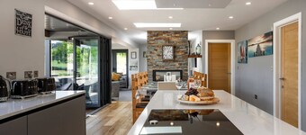 Kingsley Lake View & Paddocks - A group retreat with hot tubs, sports bars & spectacular lake views