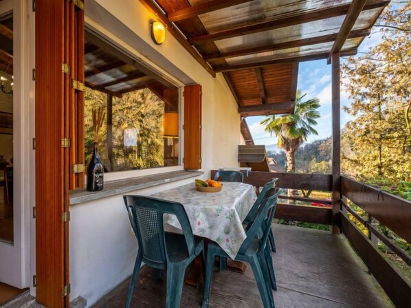 Outdoor dining - Il Faro by Interhome (Castelveccana)