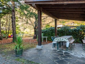 Outdoor dining - Il Faro by Interhome (Castelveccana)