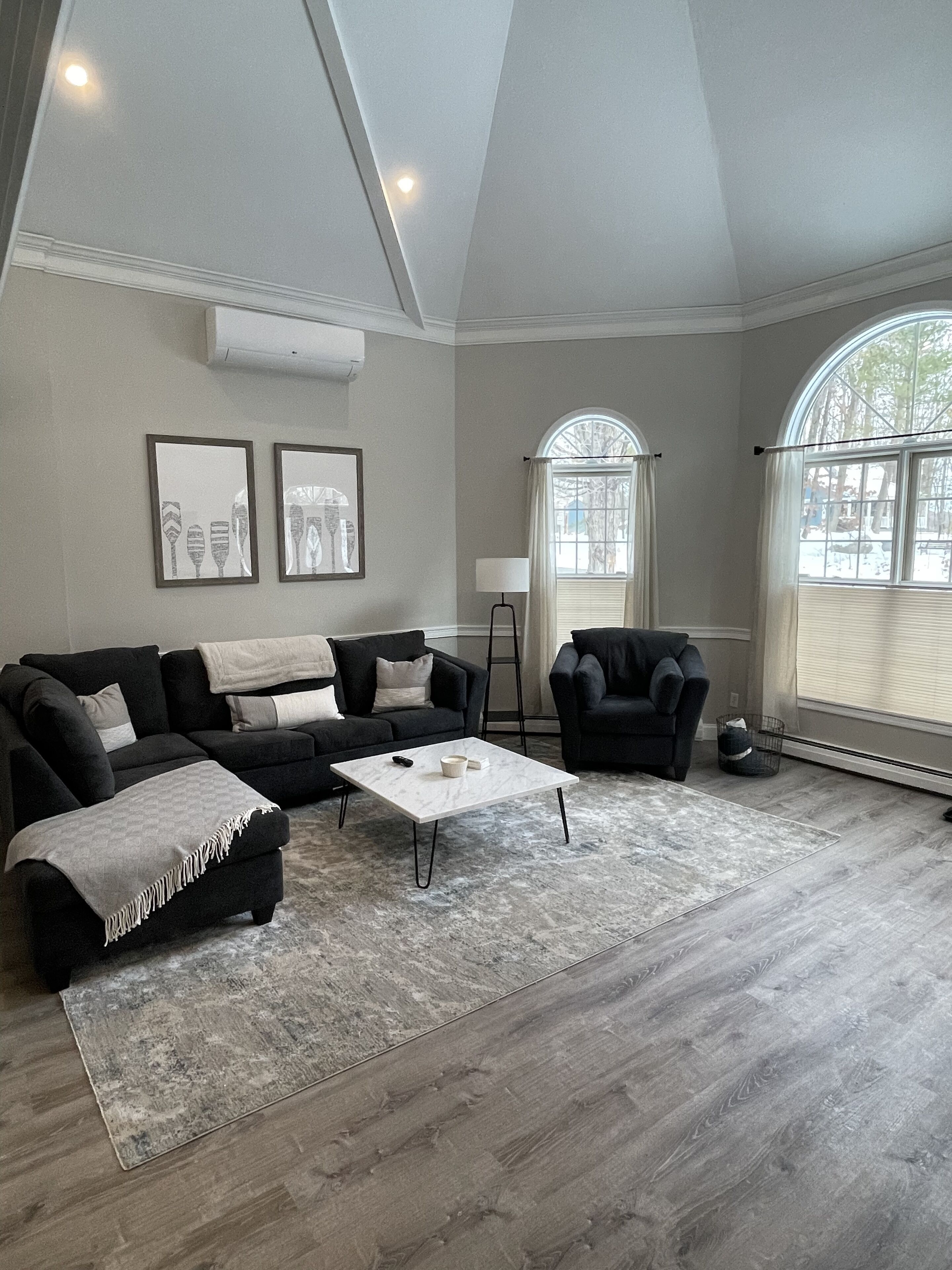 TV connectée, cheminée, jeux vidéo, baby-foot