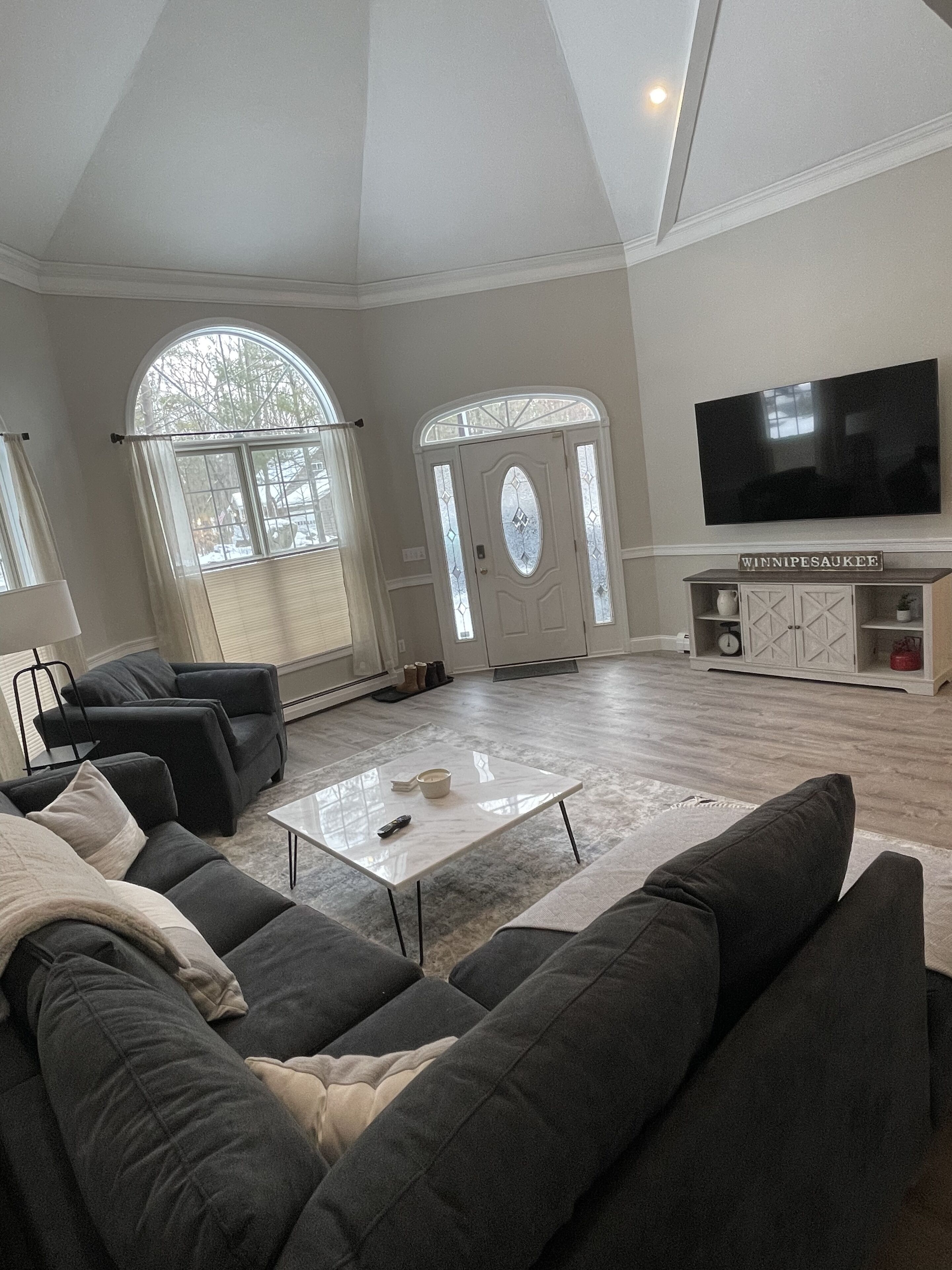 TV connectée, cheminée, jeux vidéo, baby-foot