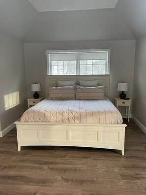 4 bedrooms, desk, iron/ironing board, free WiFi