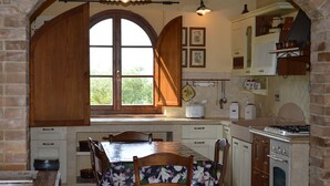 Coffee/tea maker, fridge, oven, stovetop - Cottage with private swimming pool (Asciano)
