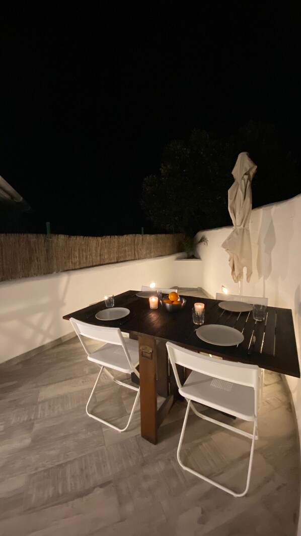 Outdoor dining