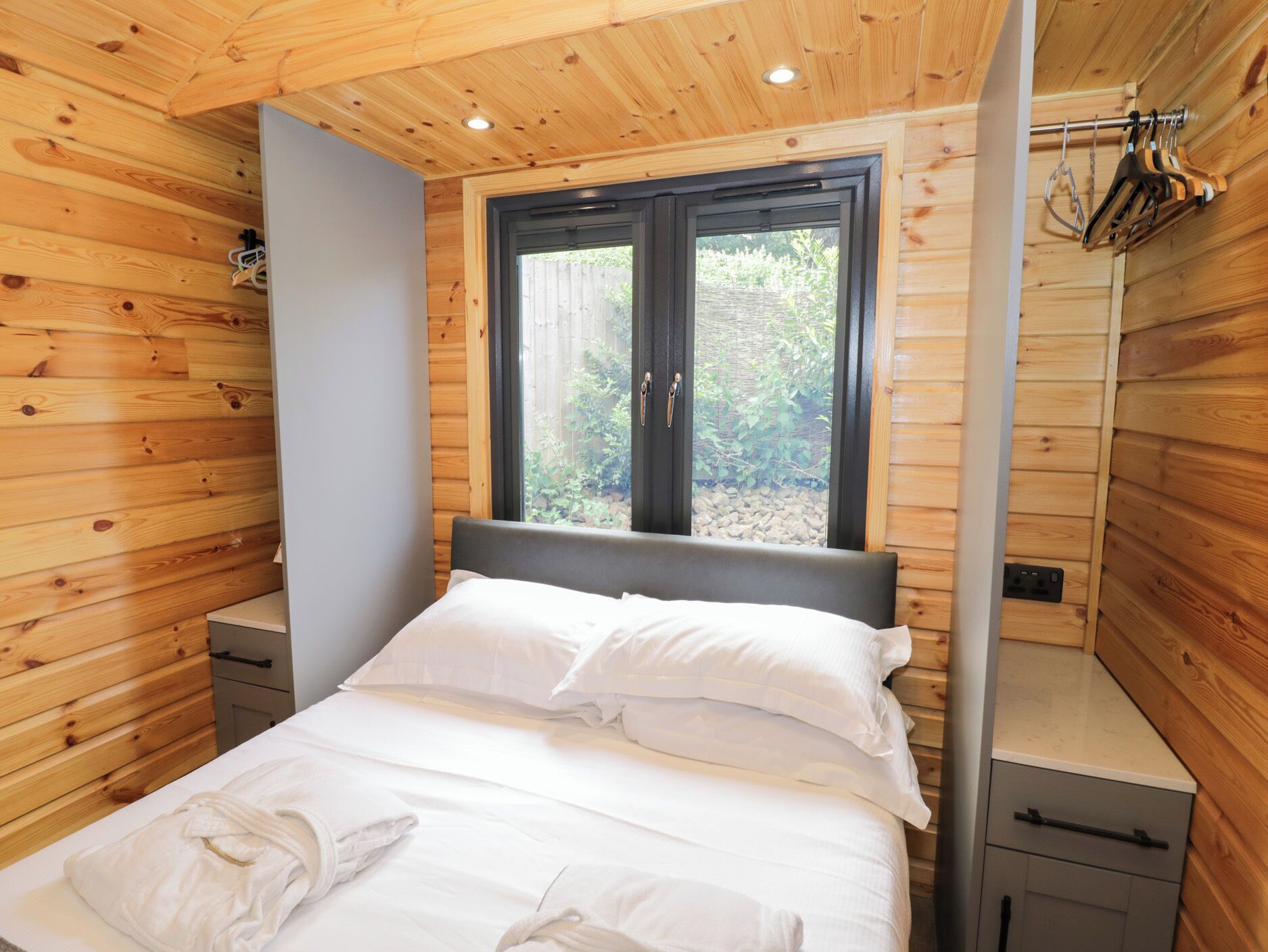 The Shepherds Hut At Bridge Lake Farm & Fishery In Chacombe - Buckinghamshire