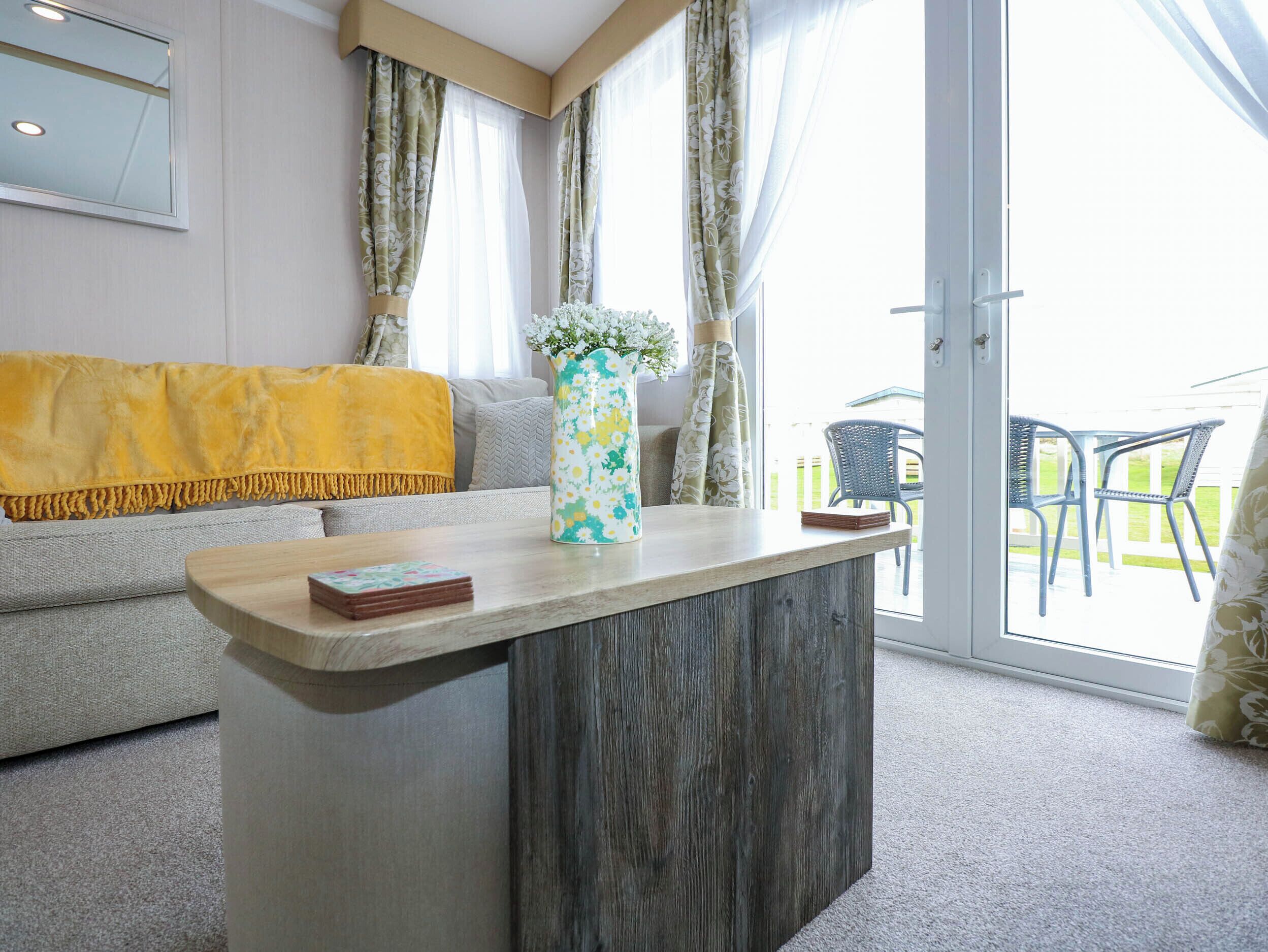 Trewan Lodge, Pet Friendly, With A Garden In Rhosneigr - Rhosneigr