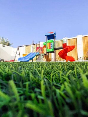 Children's play area - indoor - Discovery Guest House -Sur (Sur)
