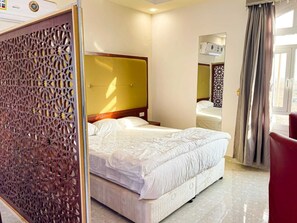 Egyptian cotton sheets, premium bedding, individually decorated, desk