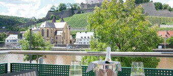 Panorama vacation apartment with fortress view