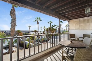 Outdoor dining - Apartment Puerto Chico 1 with Sea View, Garden and Shared Heated Pool (Playa Blanca,)
