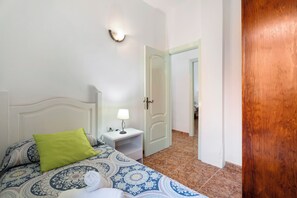 3 عدّة غرف نوم ومكواة/لوح كي وواي فاي مجانًا وملاءات أسرّة