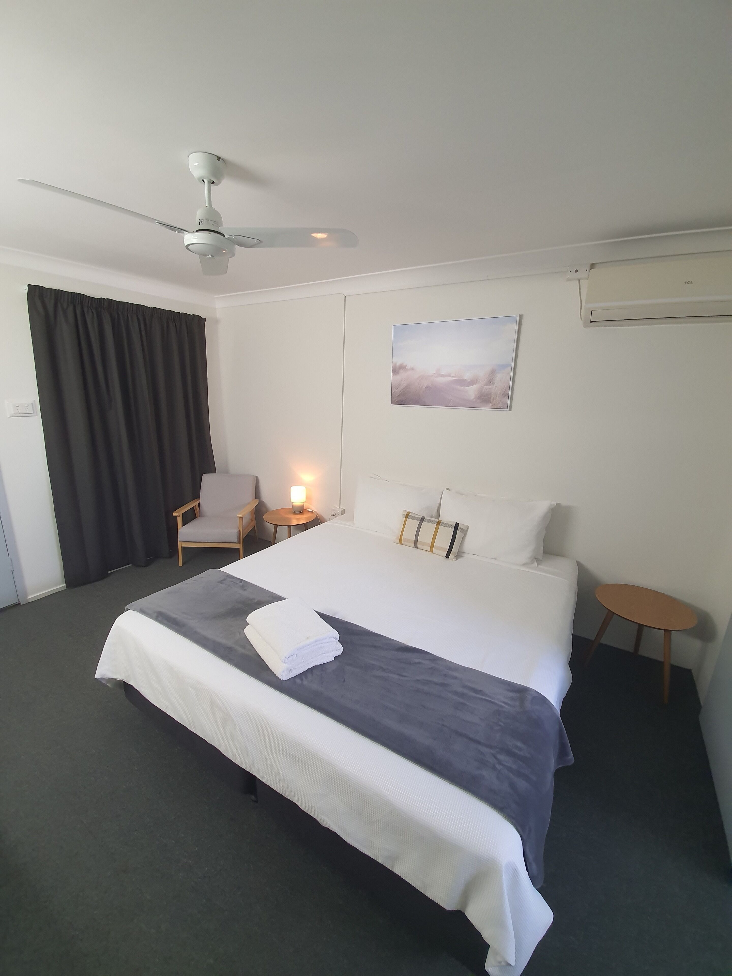 Laptop workspace, blackout curtains, iron/ironing board, free WiFi