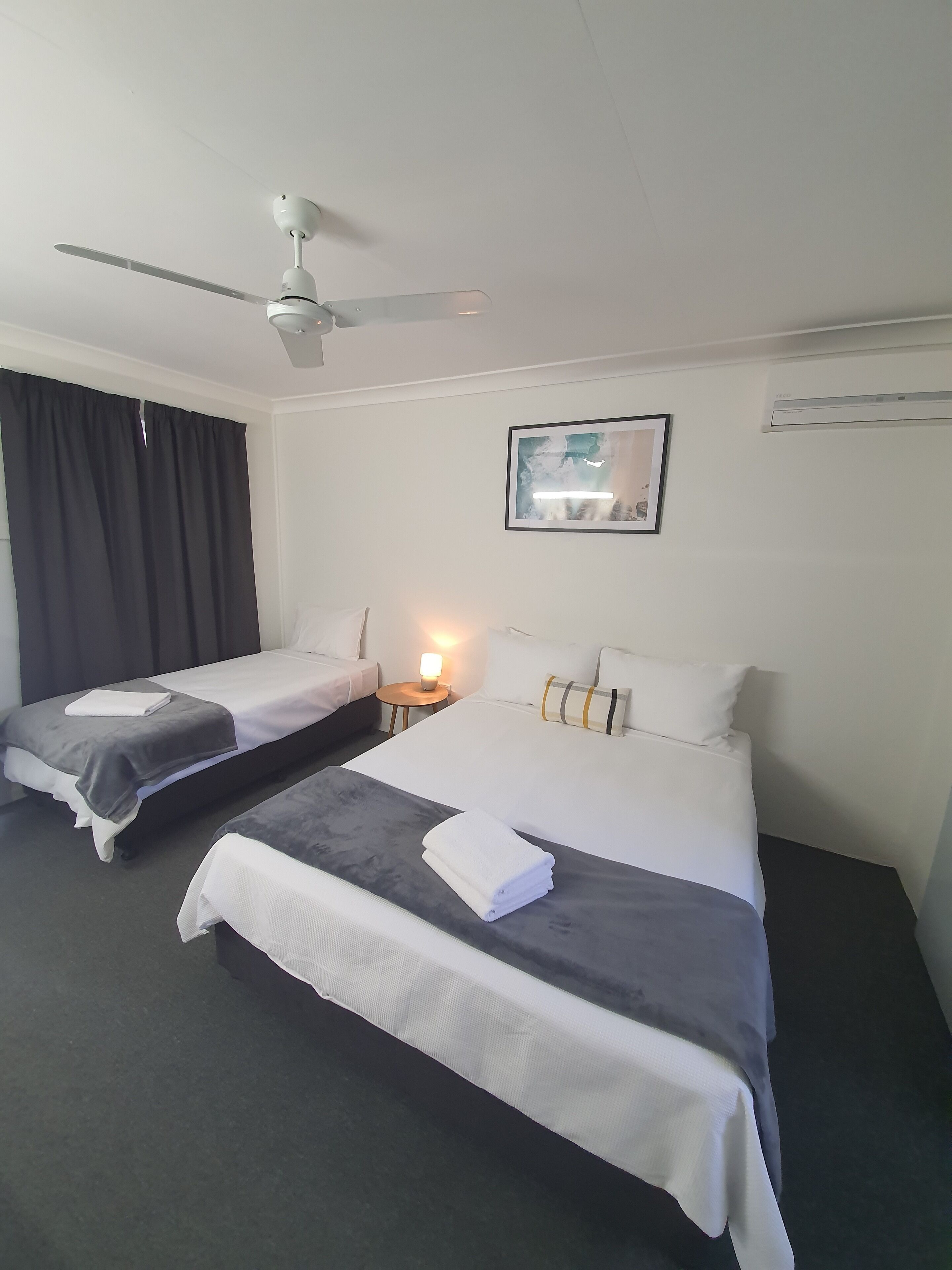 Laptop workspace, blackout curtains, iron/ironing board, free WiFi