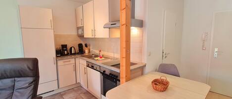 Réfrigérateur, micro-ondes, four, lave-vaisselle