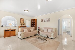 TV, fireplace, DVD player, stereo