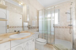 浴缸、風筒、提供毛巾