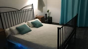 3 bedrooms, iron/ironing board, free WiFi, bed sheets