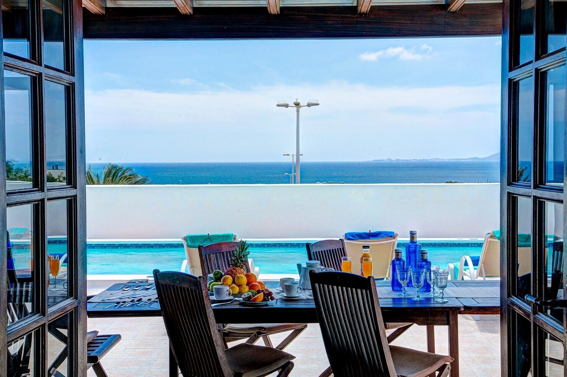 屋外ダイニングエリア