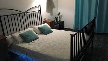 3 bedrooms, iron/ironing board, free WiFi, bed sheets